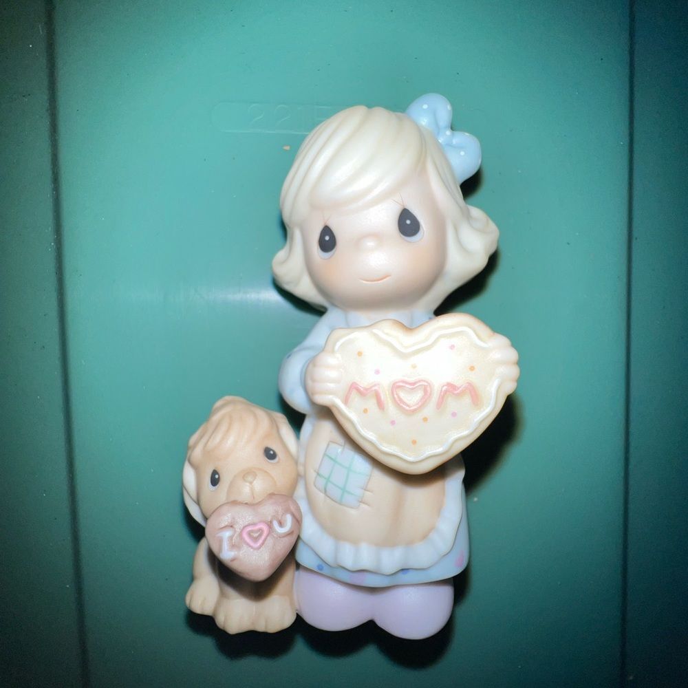 NIB Precious Moments I love You Mom 2001 Figurine